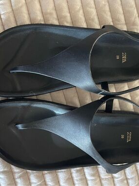 Zara Black Sleek Toe-Post Sandals